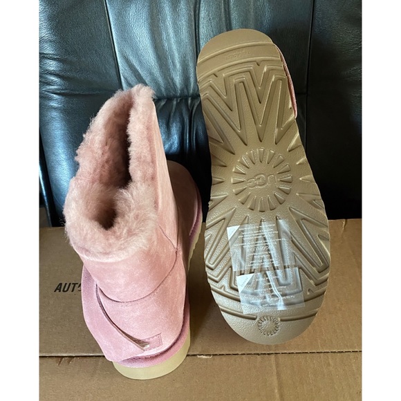 UGG Pink Twisted Bow  Boots - Picture 3 of 4